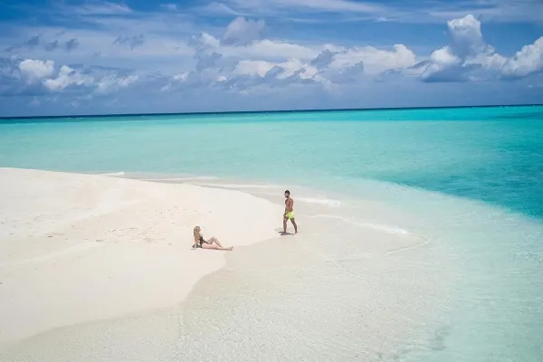 What Is a Sandbank Picnic in the Maldives?