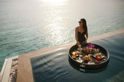 Floating Breakfast � Dining at COMO Maalifushi