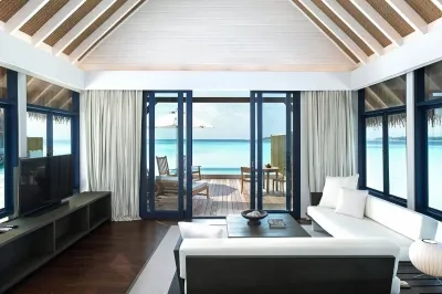 One-Bedroom Water Villa with Pool � Photo 3