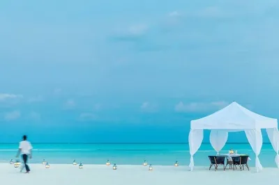Sandbank picnic � Dining at COMO Cocoa Island