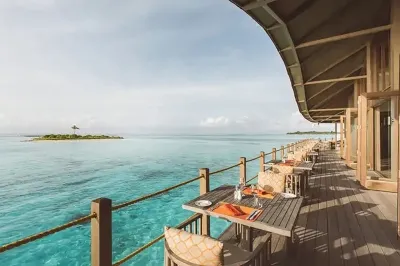 The Motu Restaurant � Dining at Club Med Finolhu Villas