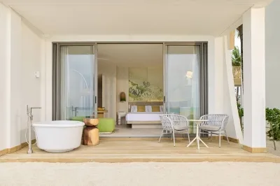 Mirage Beachfront Room � Photo 3