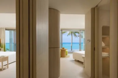 Mirage Beachfront Room with Jacuzzi � Photo 3