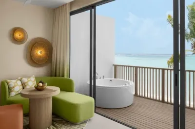 Mirage Panoramic Room with Jacuzzi � Photo 1