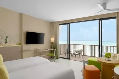 Mirage Panoramic Room with Jacuzzi � Photo 3
