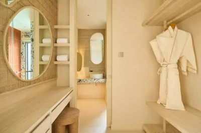 Overwater Villa with Jacuzzi � Photo 4