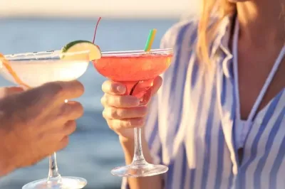 Dolphin Bar � Dining at Centara Mirage Lagoon Maldives