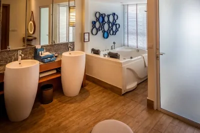 Sunrise Overwater Villa � Photo 3