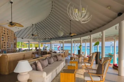 Aqua Bar � Dining at Machchafushi Island Resort & Spa