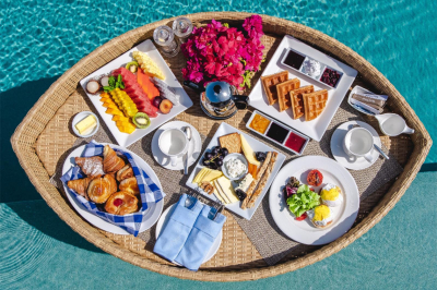 Floating Breakfast � Dining at Dusit Thani Maldives