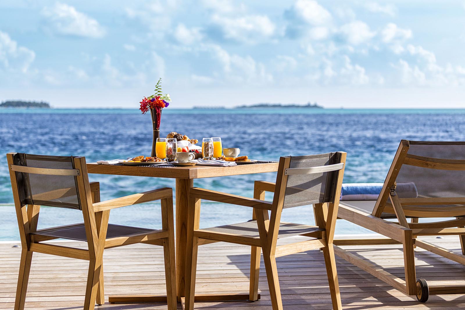 Honeymoon & Wedding Anniversary (Silver  & Gold)