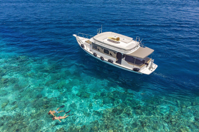 Marine Biology Center � Experience at Hurawalhi Island Resort