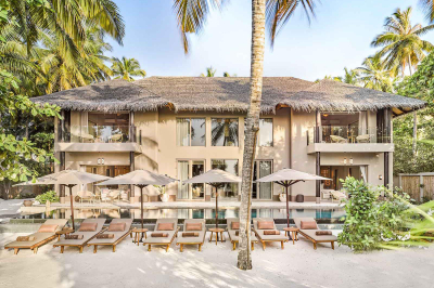 FOUR BEDROOM BEACH RESIDENCE WITH POOL � Photo 1