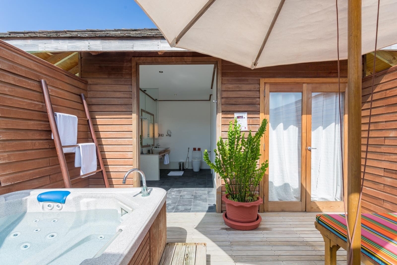 Jacuzzi Water Villas