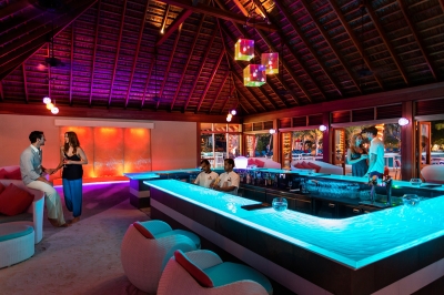 DHONI BAR � Dining at Meeru Island Resort and Spa