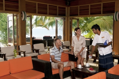 KAKUNI BAR � Dining at Meeru Island Resort and Spa