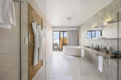 Lagoon Suite with Slide � Photo 4