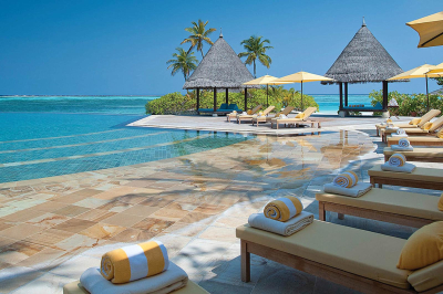 Poolside Bar � Dining at Four Seasons Resort Maldives at Kuda Huraa
