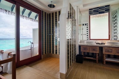 Overwater Villa � Photo 4