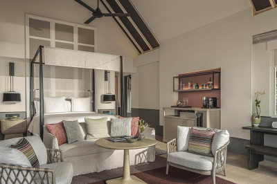 Family Oceanfront Bungalow with Pool � Photo 3