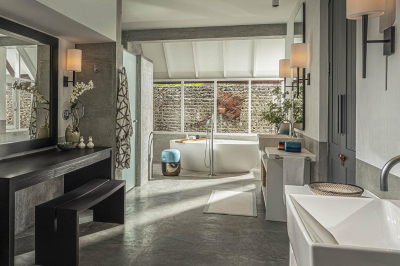 Family Oceanfront Bungalow with Pool � Photo 4