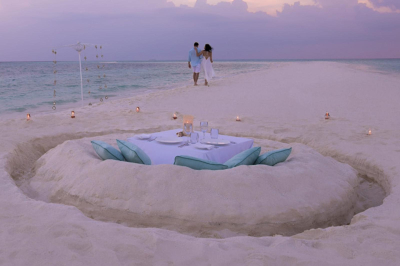 Dinner on a sandbank � Experience at Four Seasons Resort Maldives at Landaa Giraavaru