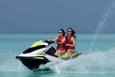 Jet Ski Adventure � Experience at Four Seasons Resort Maldives at Landaa Giraavaru