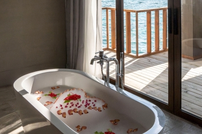 Over Water Pool Residence � Photo 5