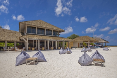 Beach Club Grill Restaurant � Dining at Emerald Faarufushi Resort & Spa