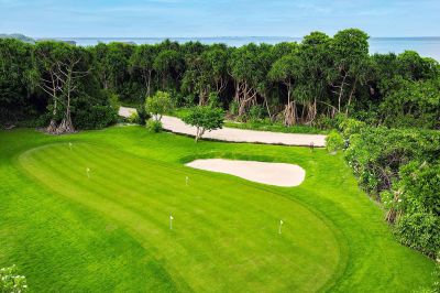 Golf � Experience at Hideaway Beach Resort & Spa Maldives