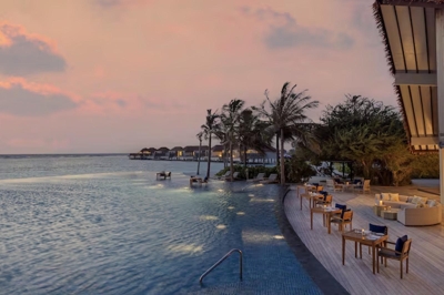 Eats & Beats Pool Bar � Dining at Radisson Blu Resort Maldives