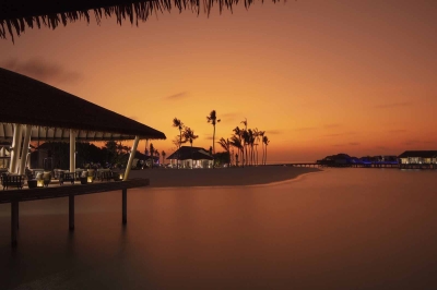 Mahurab Bar & Lounge � Dining at Radisson Blu Resort Maldives